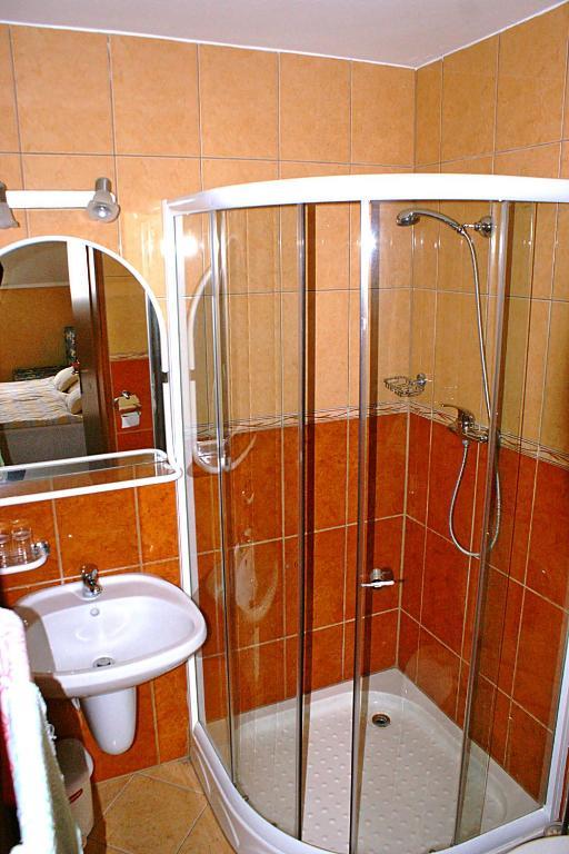 Abigel Vendeghaz Hotell Harkány Rum bild